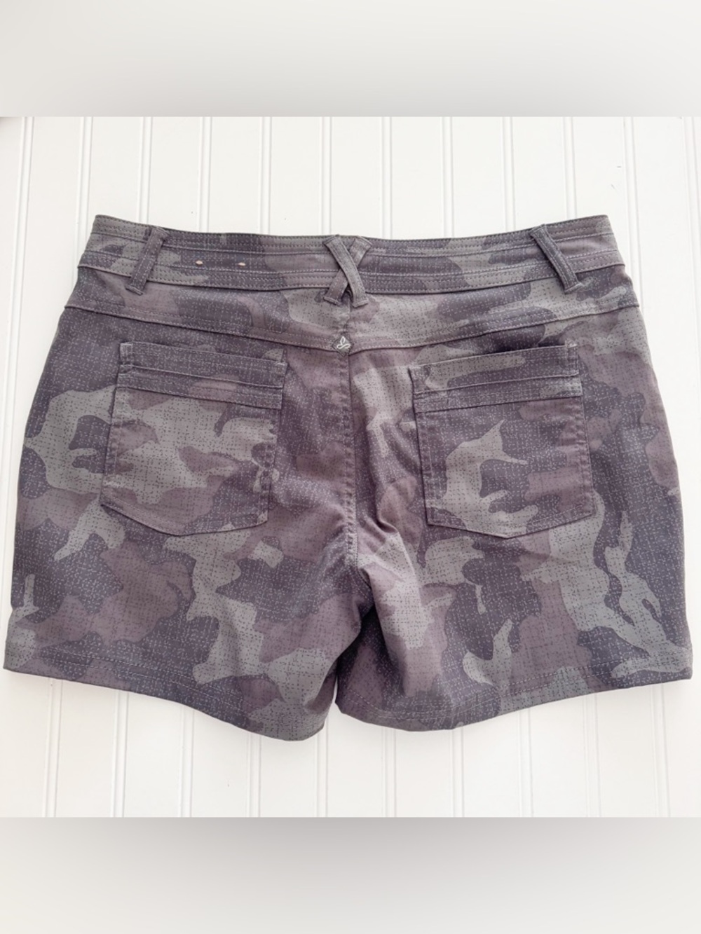 PrAna Women’s Camo Print Olivia Shorts - Size 12 - Picture 3 of 4